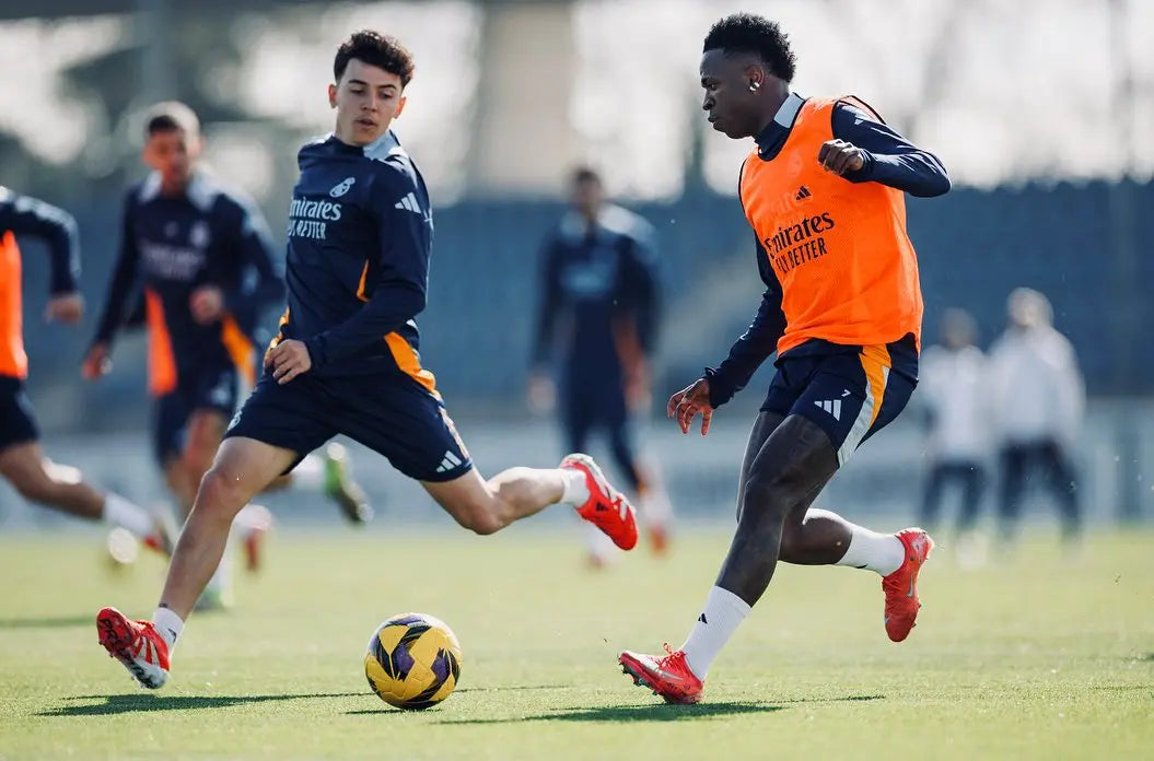 Alejandro Moya jugando al fútbol
