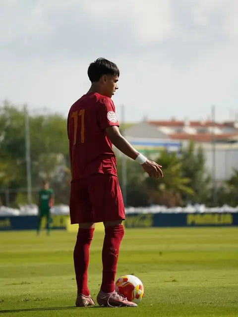 Marc Martínez jugando al fútbol